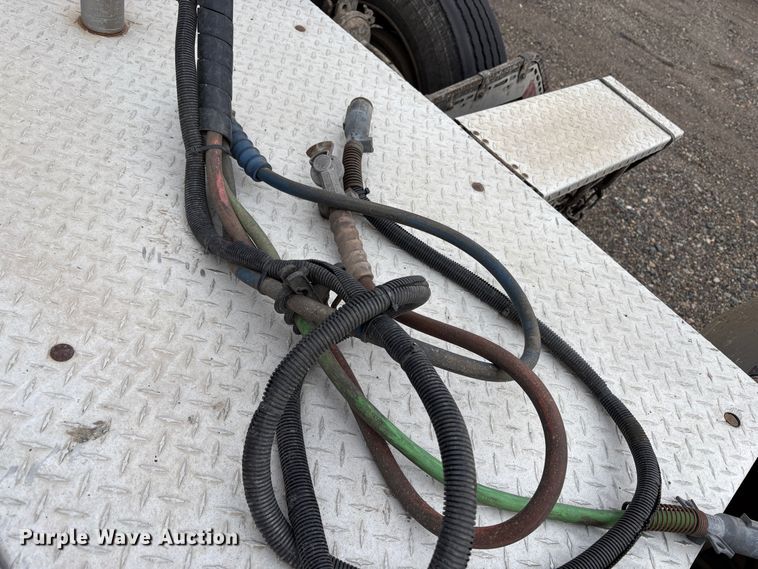 image for item YA1744 2005 International 9900i semi truck