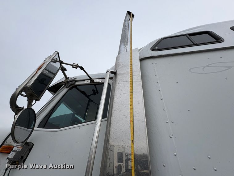 image for item YA1744 2005 International 9900i semi truck