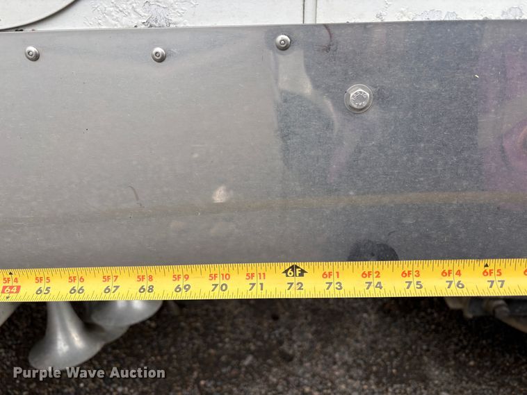 image for item YA1744 2005 International 9900i semi truck