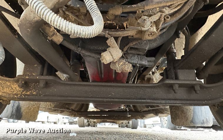 image for item YA1744 2005 International 9900i semi truck