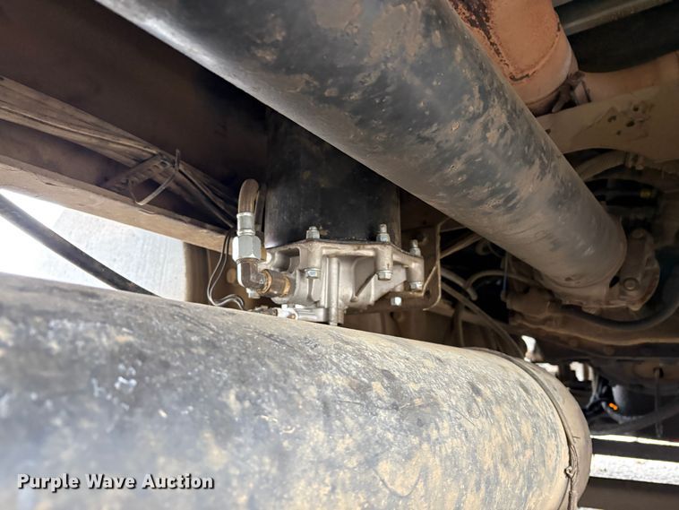 image for item YA1744 2005 International 9900i semi truck