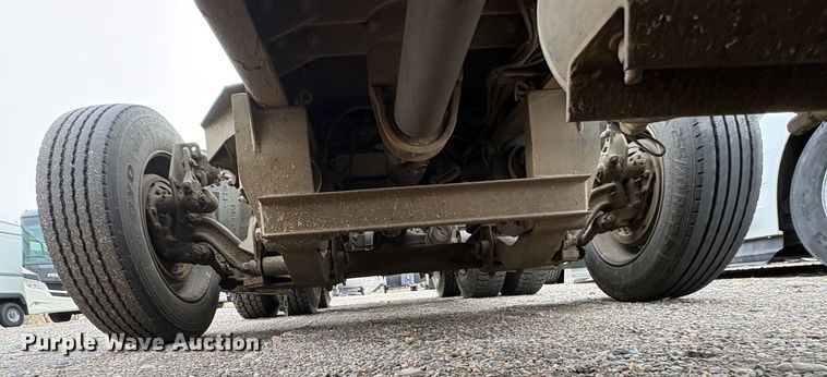 image for item YA1744 2005 International 9900i semi truck