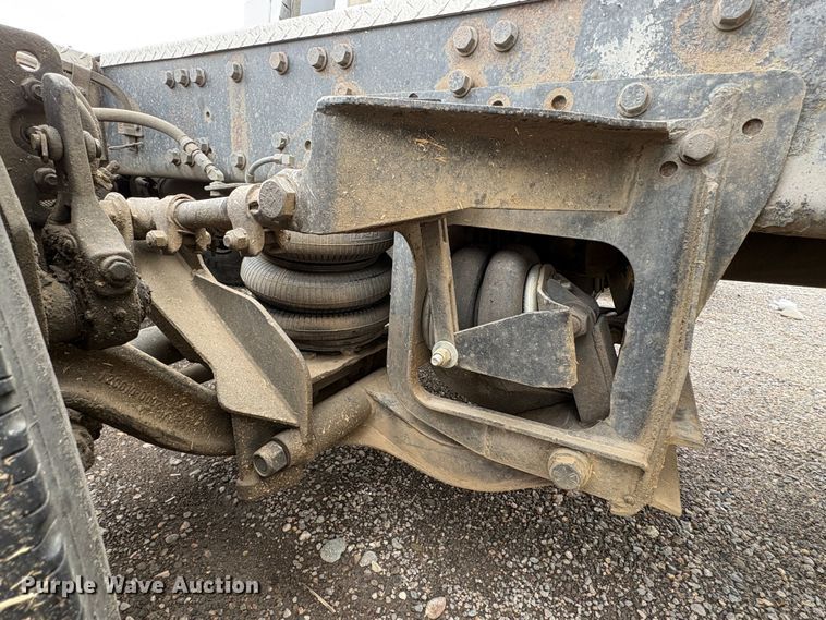 image for item YA1744 2005 International 9900i semi truck