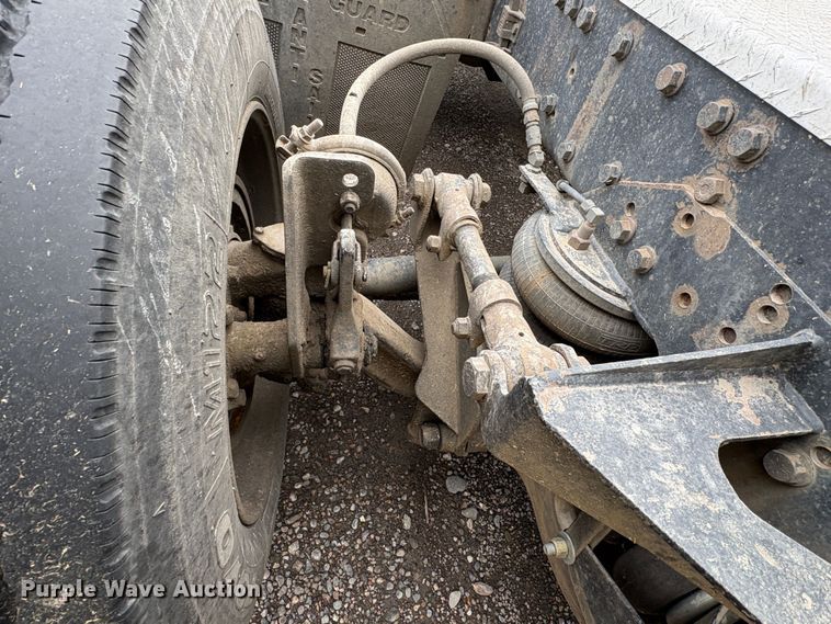 image for item YA1744 2005 International 9900i semi truck