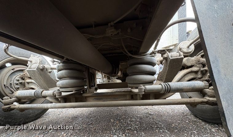 image for item YA1744 2005 International 9900i semi truck