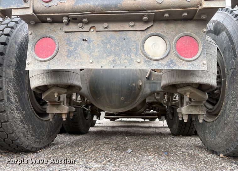 image for item YA1744 2005 International 9900i semi truck