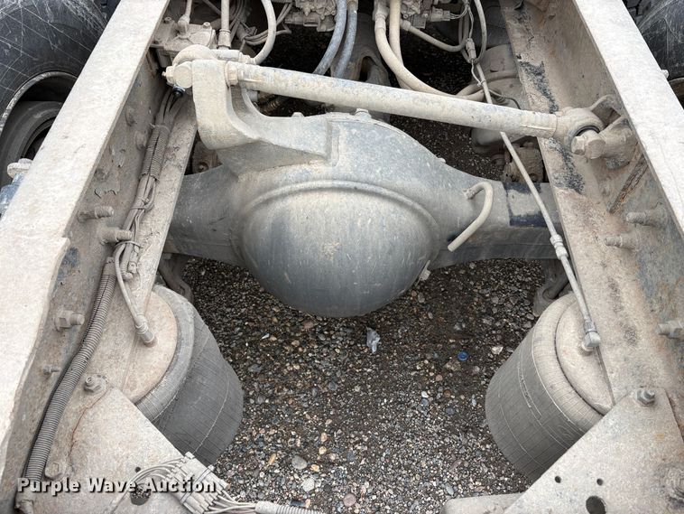 image for item YA1744 2005 International 9900i semi truck