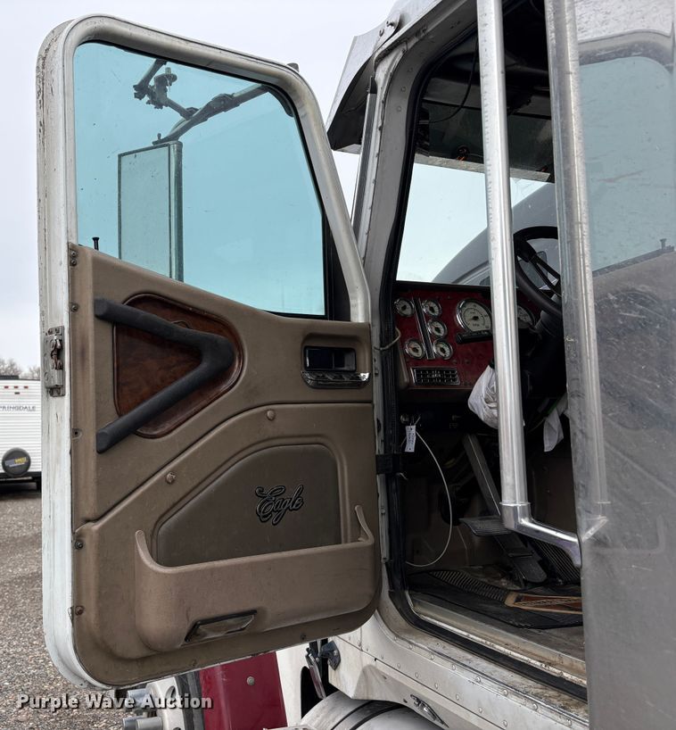 image for item YA1744 2005 International 9900i semi truck