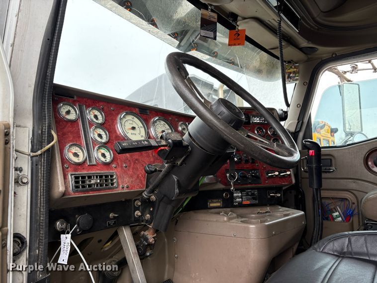 image for item YA1744 2005 International 9900i semi truck