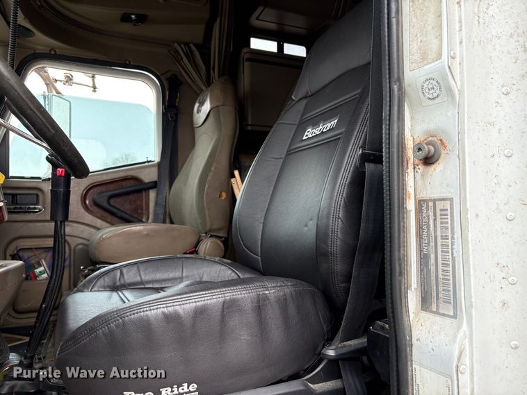 image for item YA1744 2005 International 9900i semi truck