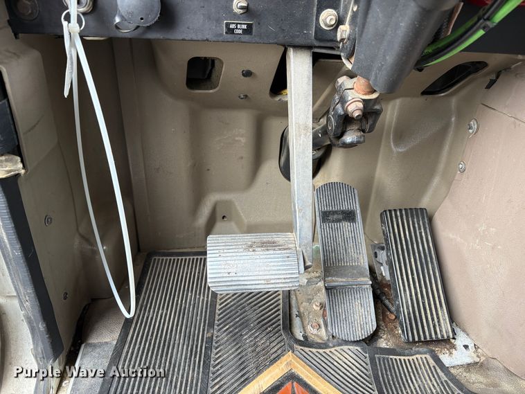 image for item YA1744 2005 International 9900i semi truck