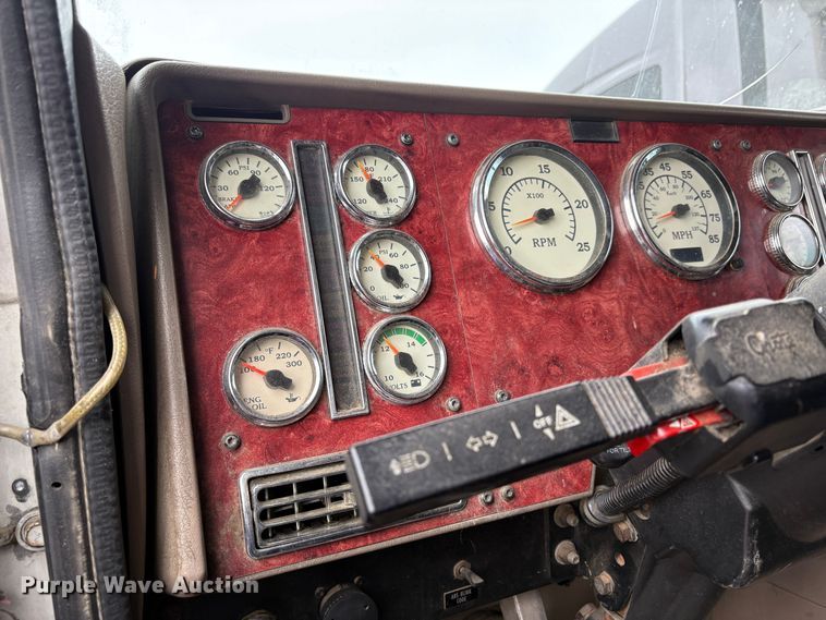 image for item YA1744 2005 International 9900i semi truck