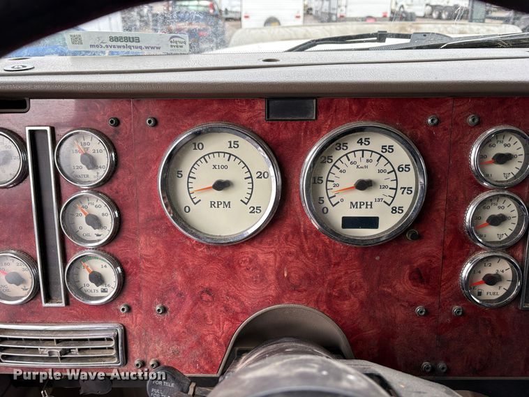 image for item YA1744 2005 International 9900i semi truck