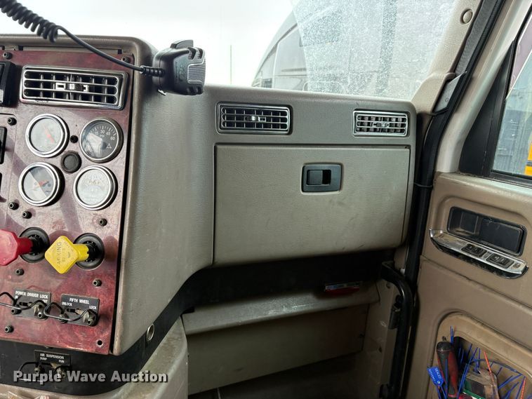 image for item YA1744 2005 International 9900i semi truck