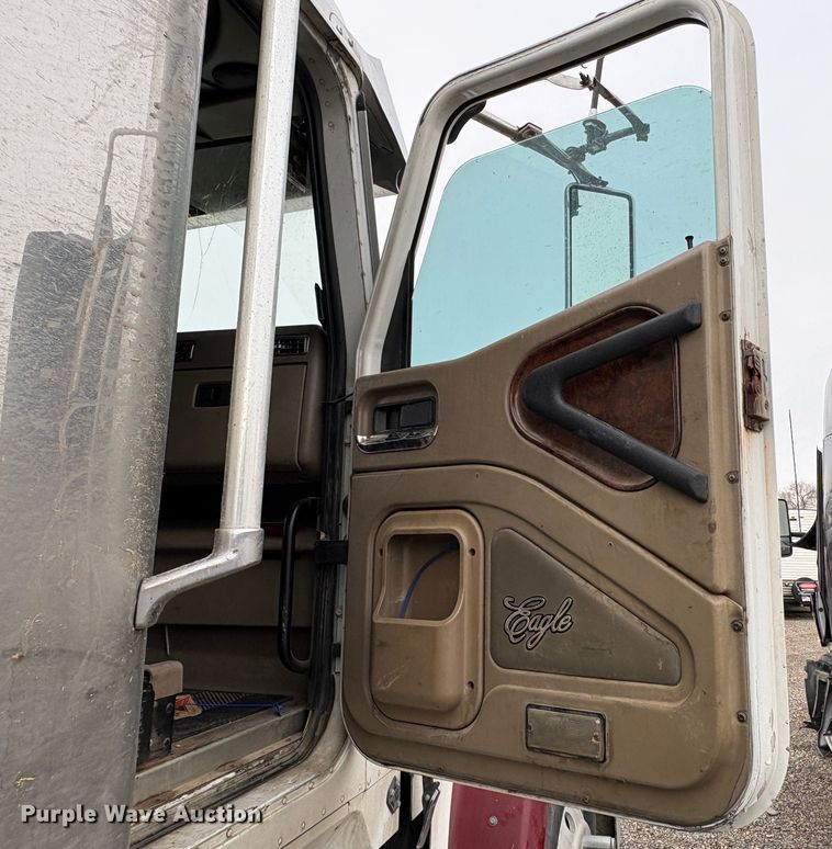 image for item YA1744 2005 International 9900i semi truck