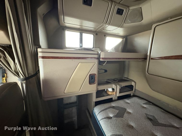 image for item YA1744 2005 International 9900i semi truck