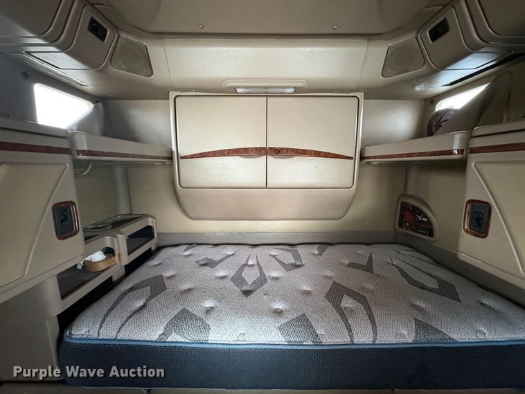 image for item YA1744 2005 International 9900i semi truck