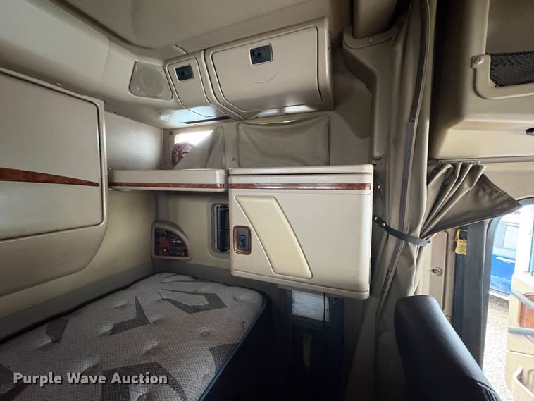 image for item YA1744 2005 International 9900i semi truck