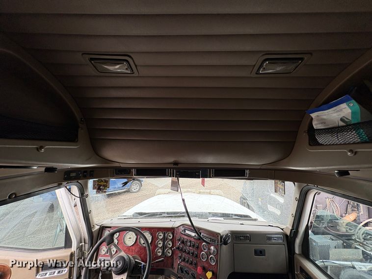 image for item YA1744 2005 International 9900i semi truck