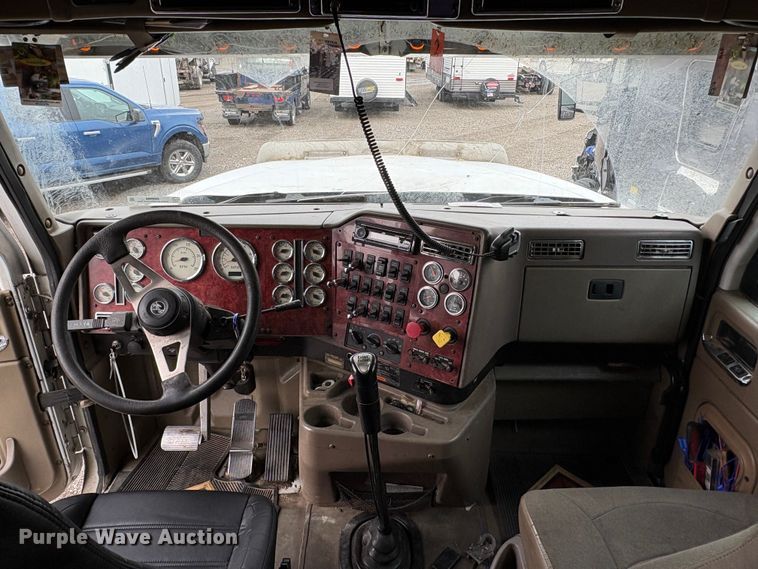 image for item YA1744 2005 International 9900i semi truck