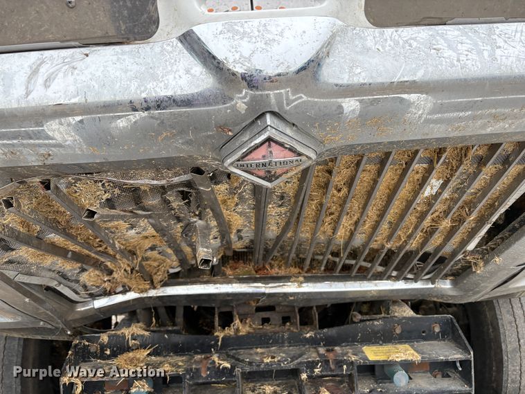 image for item YA1744 2005 International 9900i semi truck