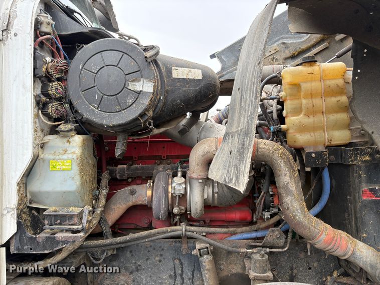 image for item YA1744 2005 International 9900i semi truck