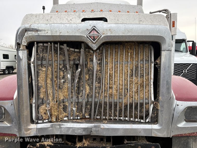 image for item YA1744 2005 International 9900i semi truck