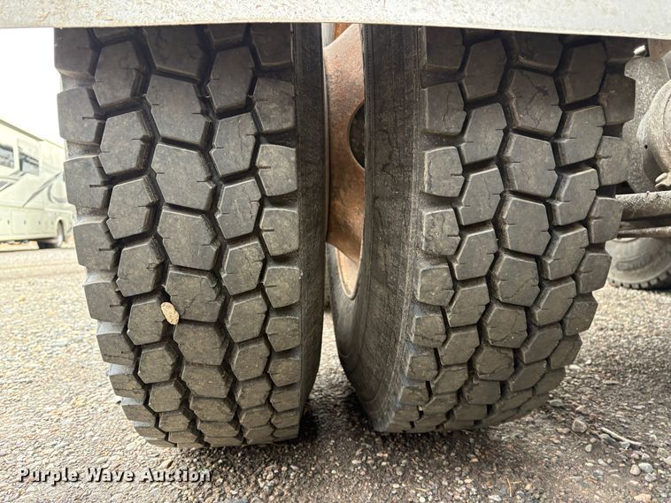 image for item YA1744 2005 International 9900i semi truck