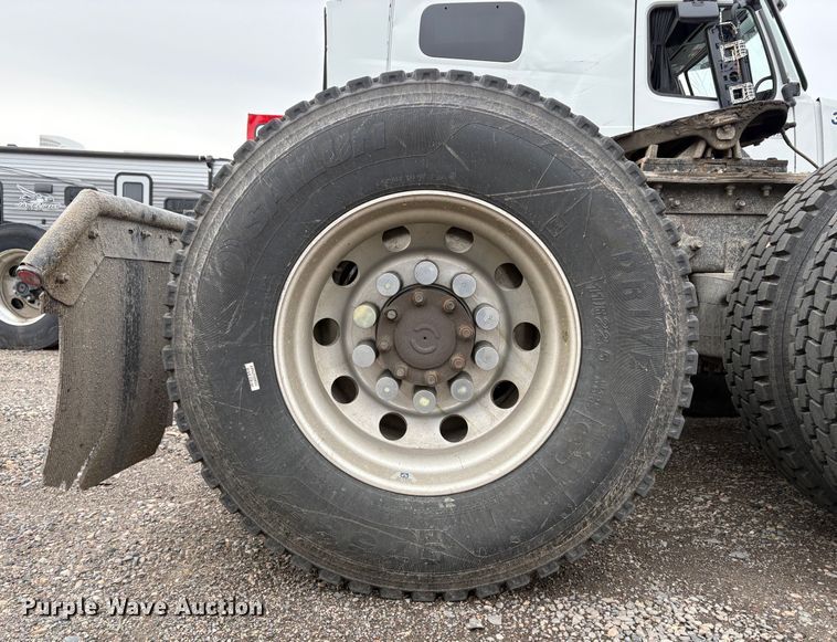 image for item YA1744 2005 International 9900i semi truck