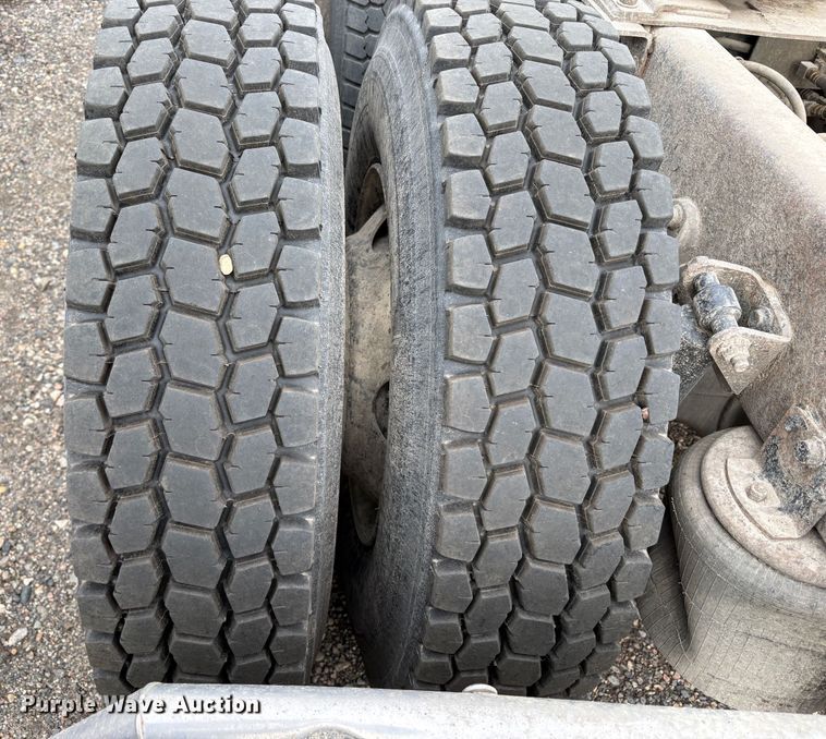 image for item YA1744 2005 International 9900i semi truck