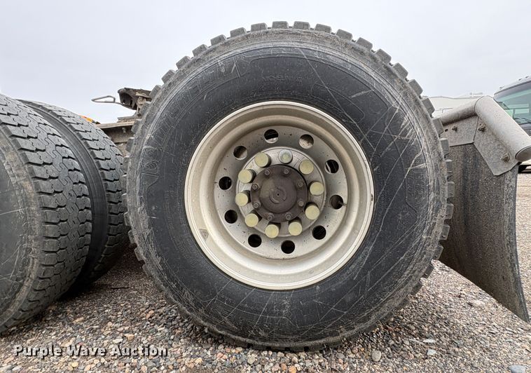 image for item YA1744 2005 International 9900i semi truck