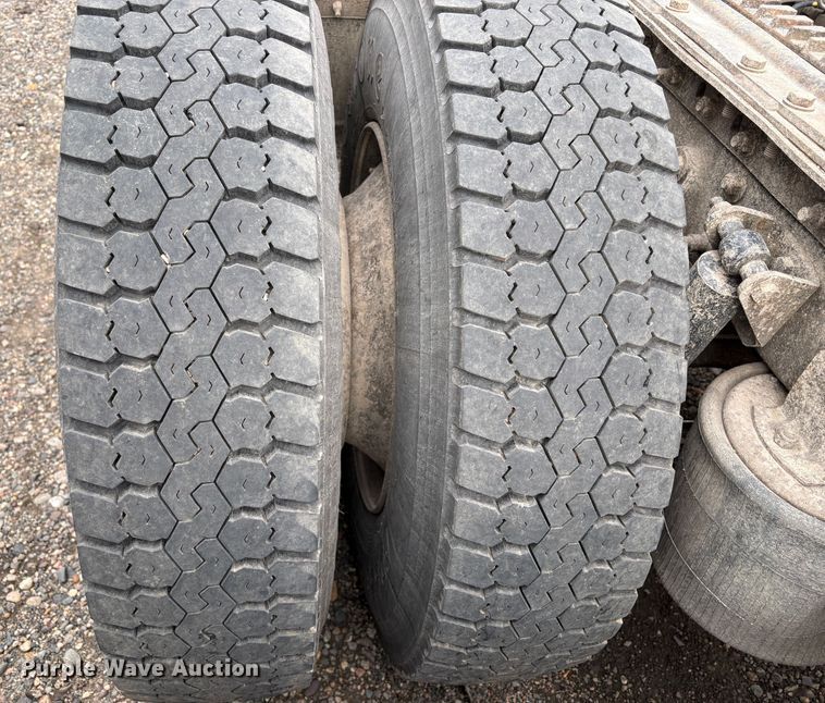 image for item YA1744 2005 International 9900i semi truck