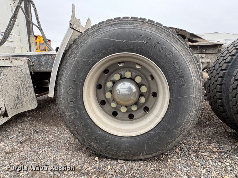 image for item YA1744 2005 International 9900i semi truck