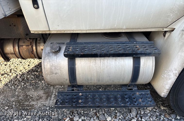 image for item YA1764 2018 International 4300 box truck