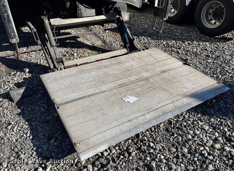 image for item YA1764 2018 International 4300 box truck