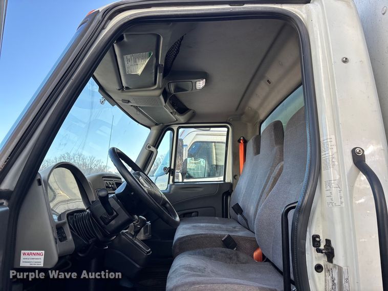 image for item YA1764 2018 International 4300 box truck