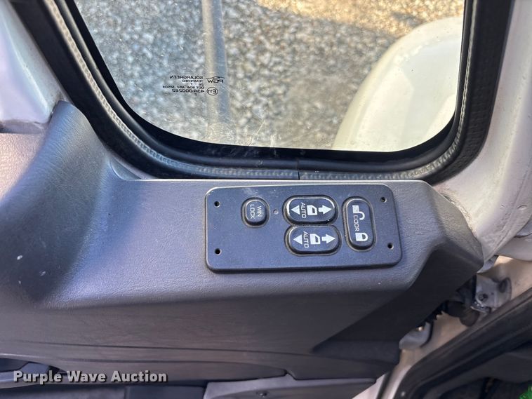 image for item YA1764 2018 International 4300 box truck