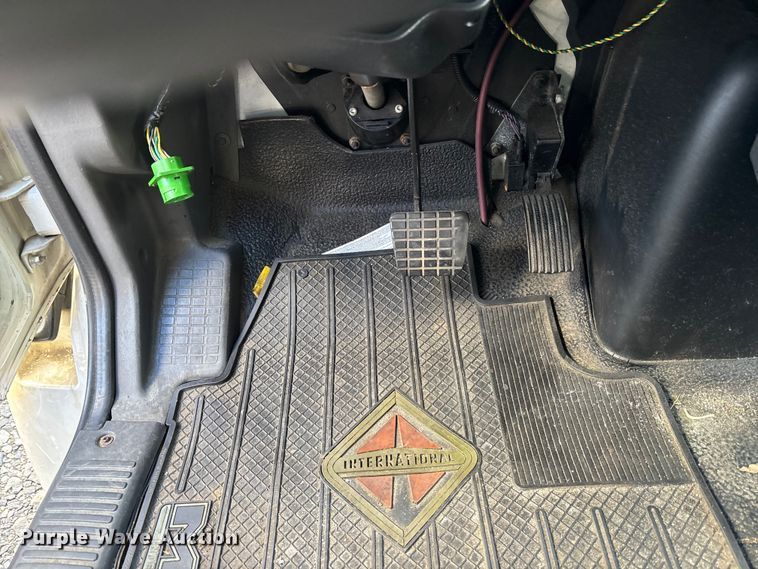 image for item YA1764 2018 International 4300 box truck