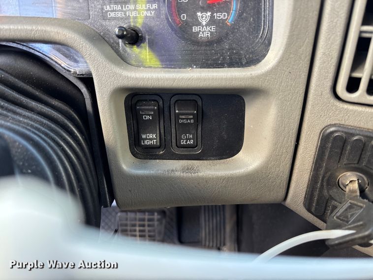 image for item YA1764 2018 International 4300 box truck