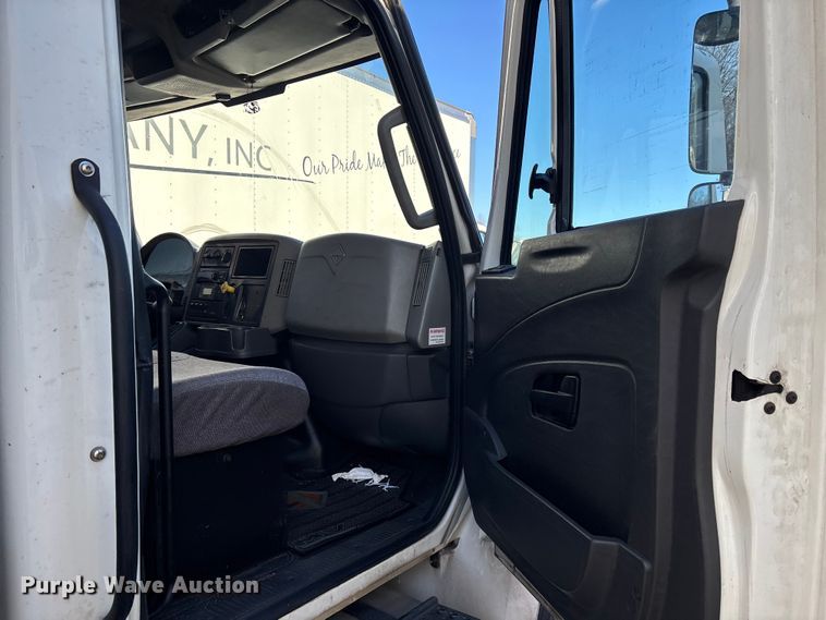 image for item YA1764 2018 International 4300 box truck