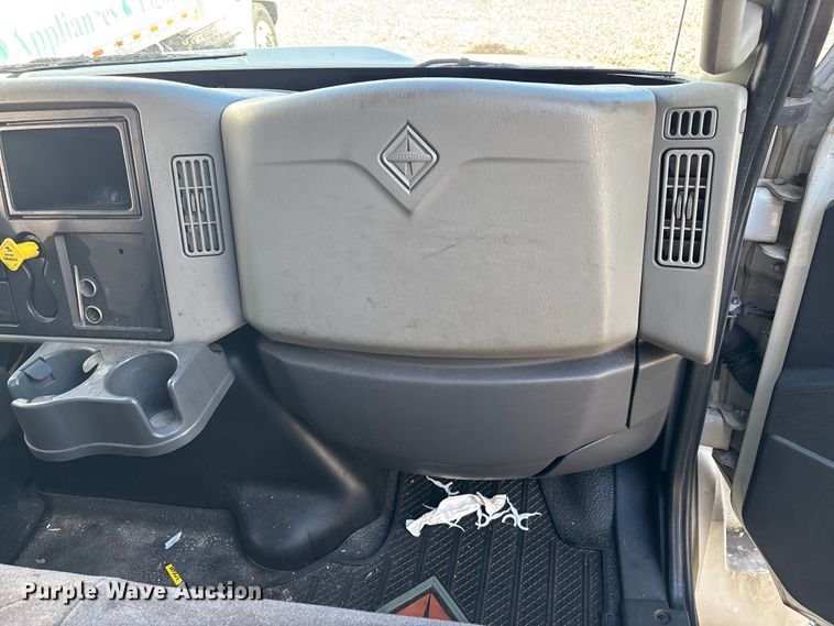 image for item YA1764 2018 International 4300 box truck