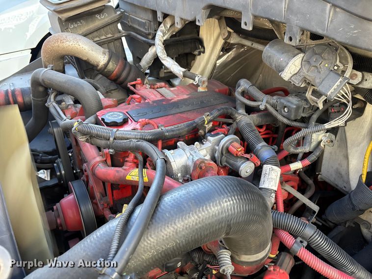 image for item YA1764 2018 International 4300 box truck