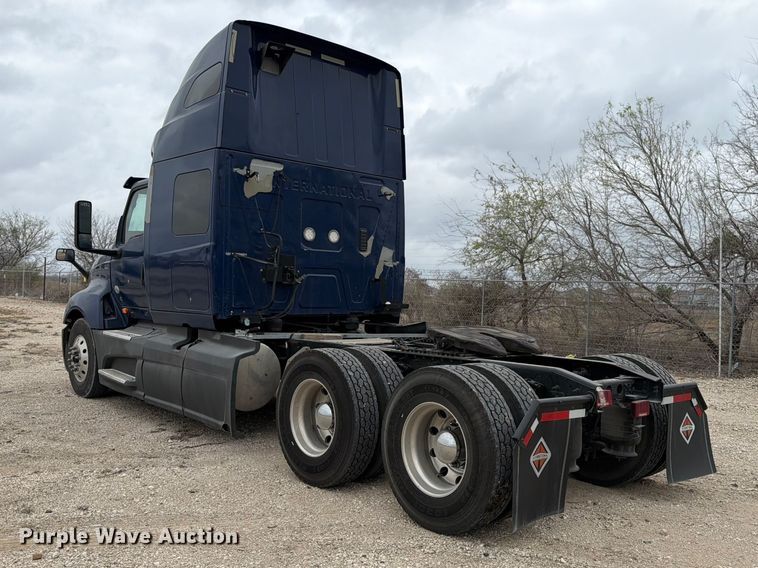 image for item YA1795 2019 International LT625 semi truck