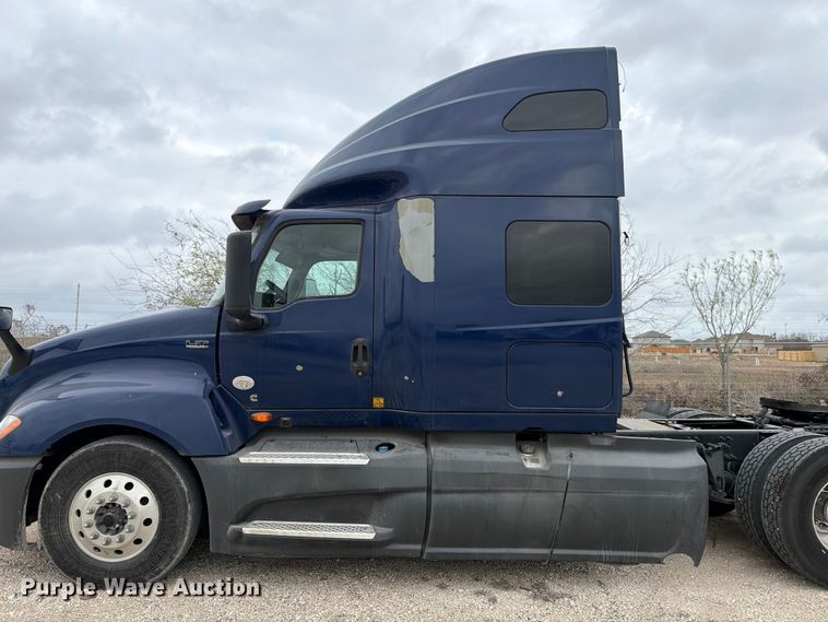 image for item YA1795 2019 International LT625 semi truck