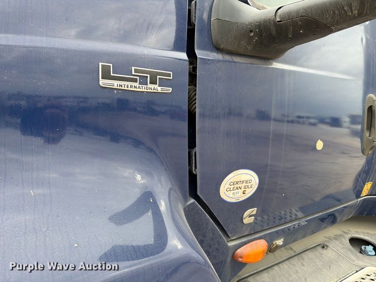 image for item YA1795 2019 International LT625 semi truck