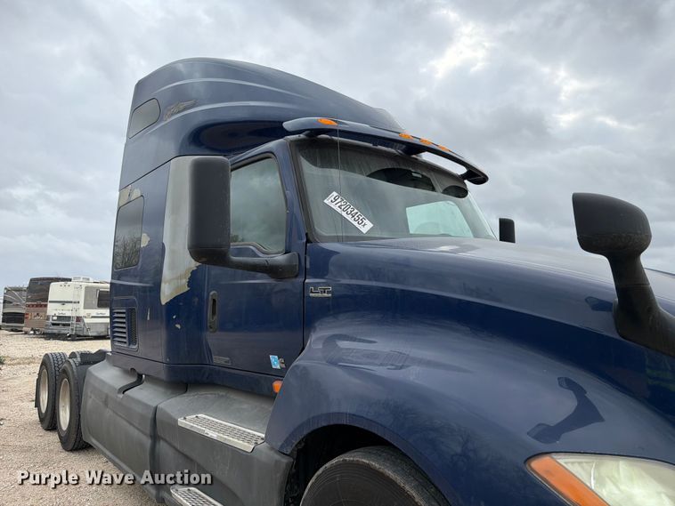 image for item YA1795 2019 International LT625 semi truck