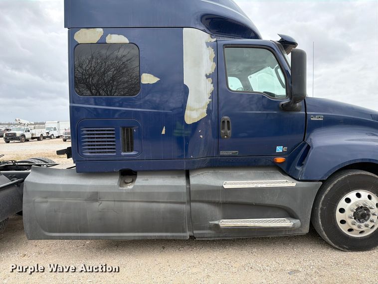 image for item YA1795 2019 International LT625 semi truck