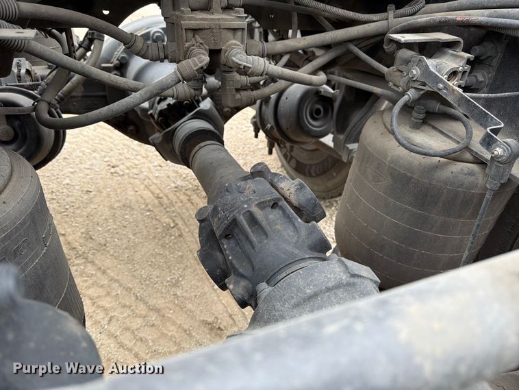 image for item YA1795 2019 International LT625 semi truck