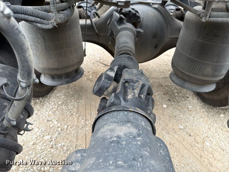 image for item YA1795 2019 International LT625 semi truck