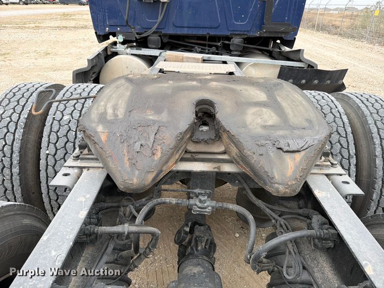 image for item YA1795 2019 International LT625 semi truck